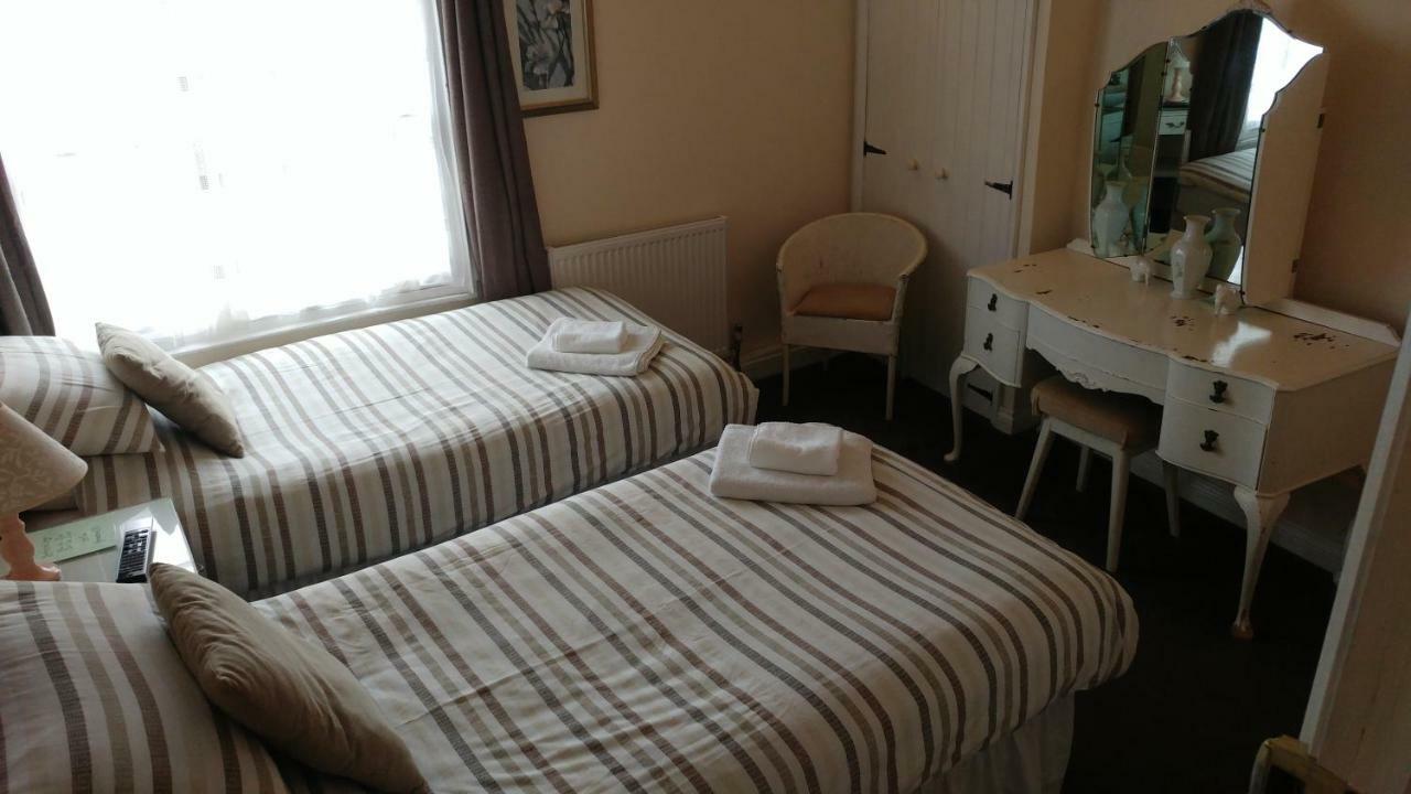 The Three Horseshoes Drayton Parslow Экстерьер фото